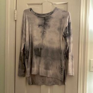 Cute American Eagle size M fleece top!! Great casual top for the wintertime!!